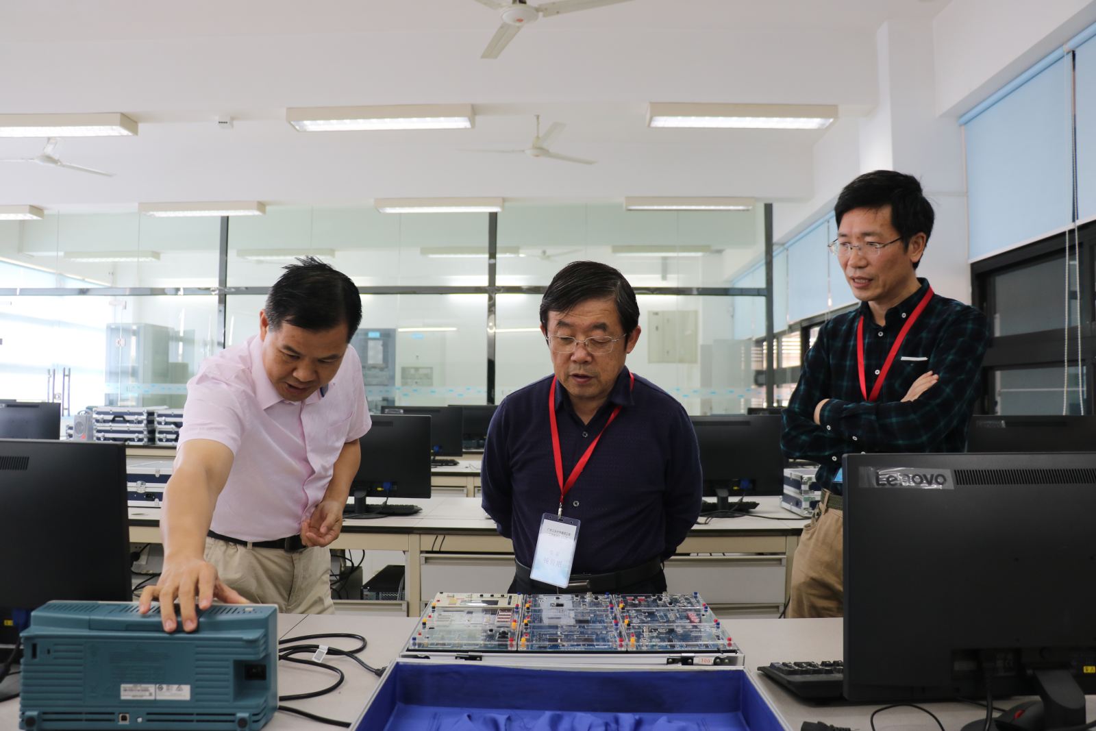 中国工程教育认证协会派专家对我校机械工程专业进行工程专业认证现场考查见面会