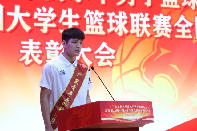 球员代表陈国豪 球员代表陈国豪