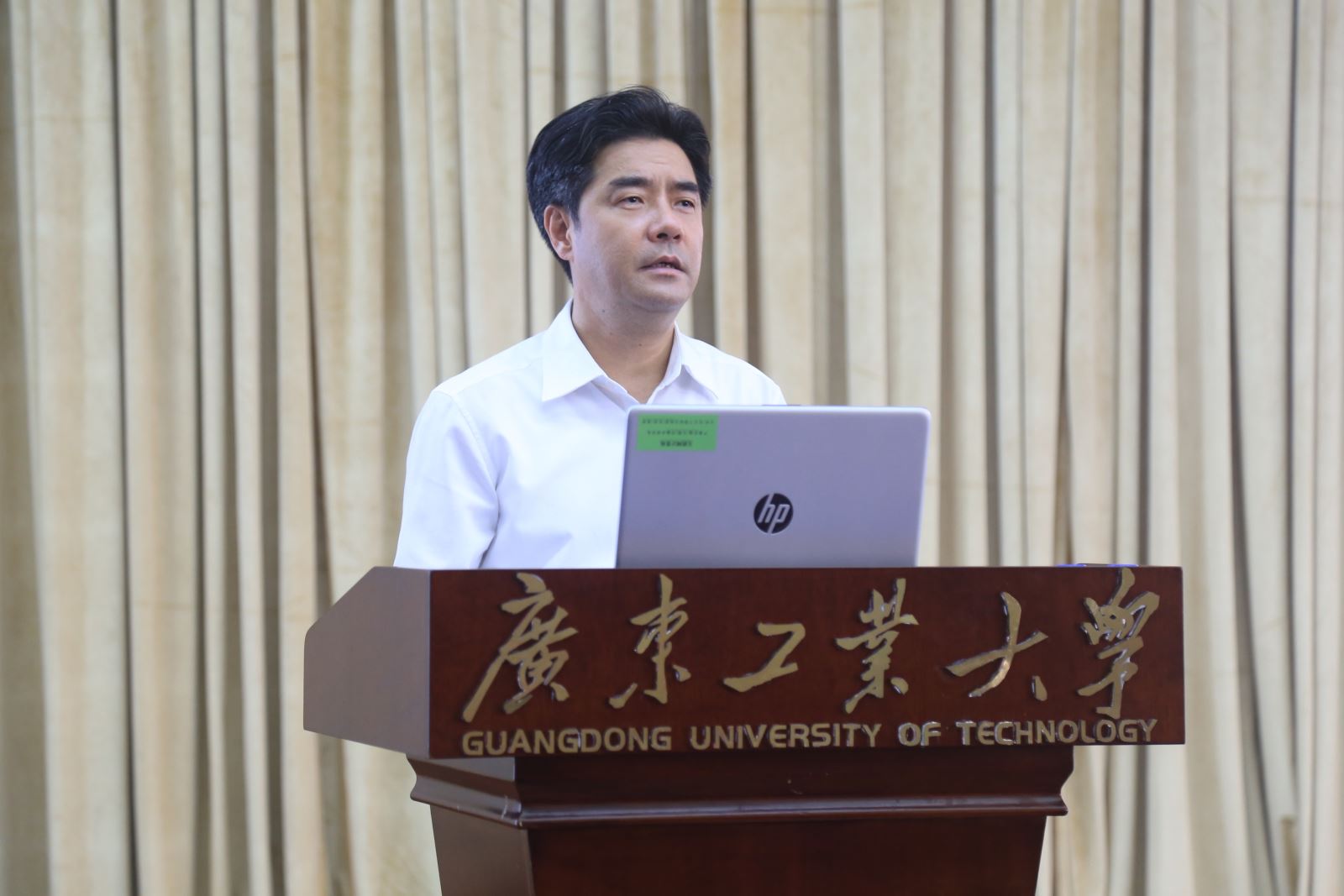 学校召开2022年春季学生工作研讨会