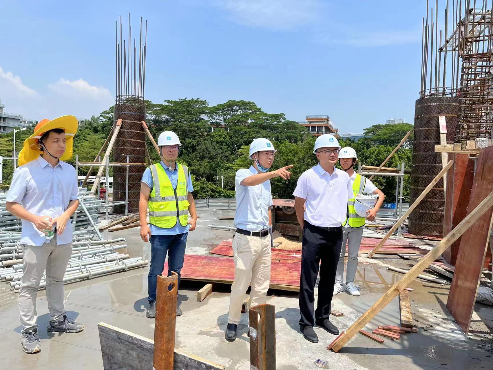 校领导检查在建基建项目工地安全生产工作