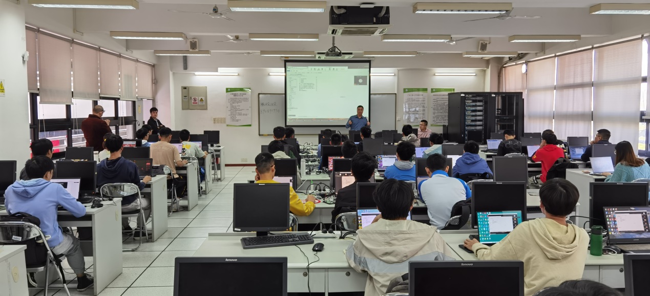 广工​携手华为首开“智能基座”产教融合创新实践课程