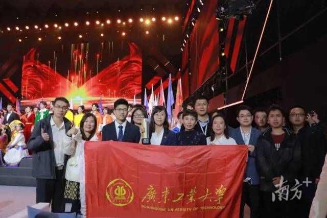 广东工业大学捧得第十三届“挑战杯”中国大学生创业计划竞赛“优胜杯”。