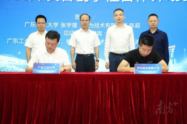 鲲鹏&昇腾开发者创享社签约仪式现场。 鲲鹏&昇腾开发者创享社签约仪式现场。