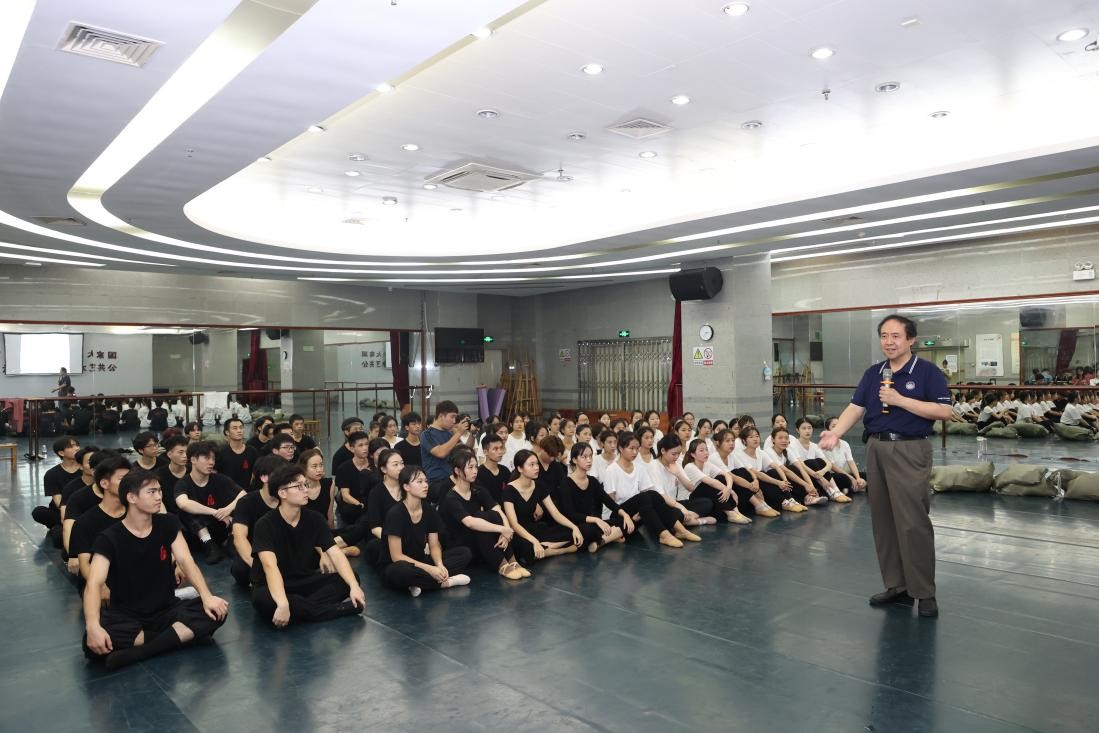 祝京旭院士为广工学子作报告
