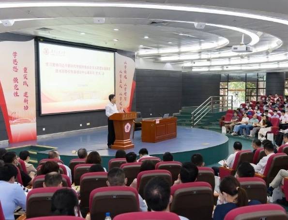 学校举办主题教育读书班开班动员会。 学校举办主题教育读书班开班动员会。