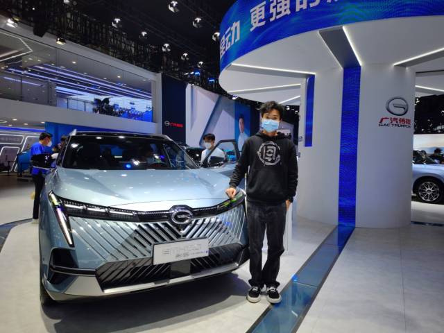 广工材料与能源学院2019级学生郭思远参与学习广汽传祺“XEV+ICV”双核战略落地的重磅战略车型影酷。 受访者供图 广工材料与能源学院2019级学生郭思远参与学习广汽传祺“XEV+ICV”双核战略落地的重磅战略车型影酷。 受访者供图