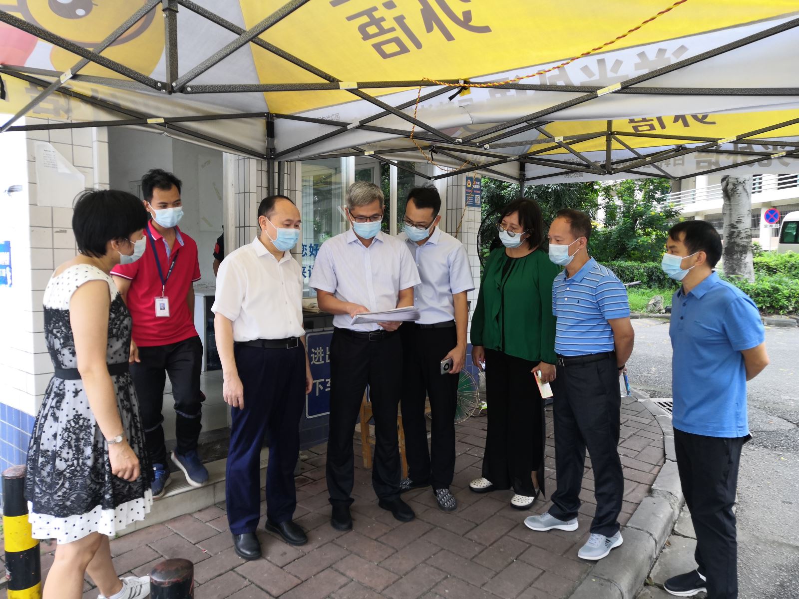 校领导检查指导暑期校园疫情防控工作