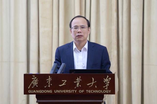 邱学青总结2020年广东工业大学工作,并对2021年重点工作作部署。