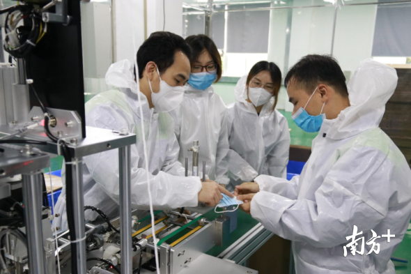 汇专科技集团股份有限公司作为最大的口罩超声焊接系统供应商,汇专口罩超声焊接系统(含平面型及KN95型)日产能已突破5000套。