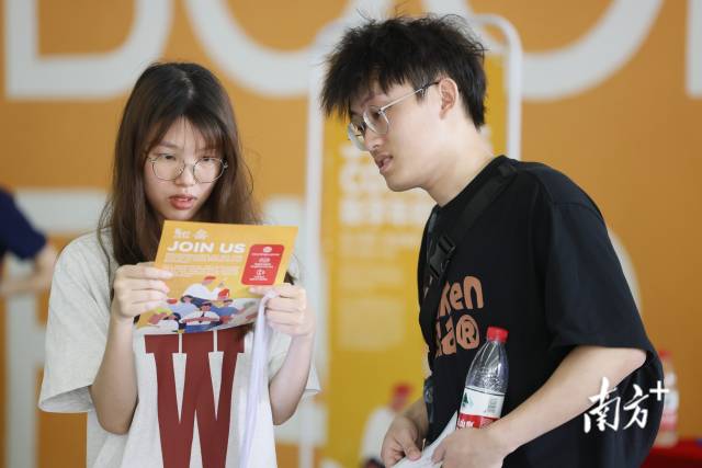 广东省2023届普通高校毕业生系列供需见面活动南方先进制造业专场在广工举办。 南方+ 马立敏 拍摄 广东省2023届普通高校毕业生系列供需见面活动南方先进制造业专场在广工举办。 南方+ 马立敏 拍摄