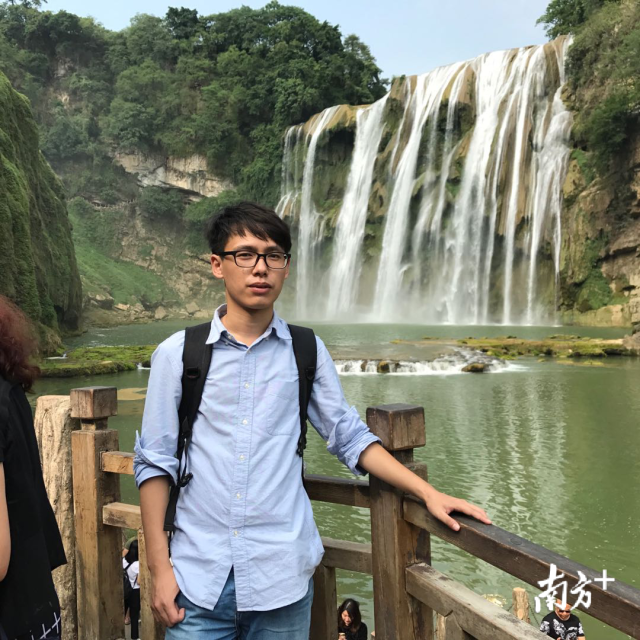 罗浩林在完成本职工作的同时,积极动脑筋,主动创新技术方法,提高工作效率。 罗浩林在完成本职工作的同时,积极动脑筋,主动创新技术方法,提高工作效率。