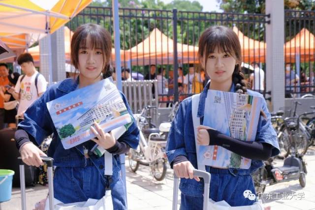庞如心和庞如意。