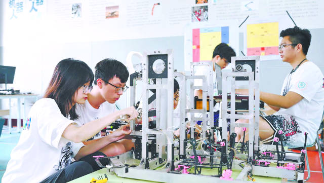 广东工业大学粤港机器人学院多专业融合培养人才。 广东工业大学粤港机器人学院多专业融合培养人才。