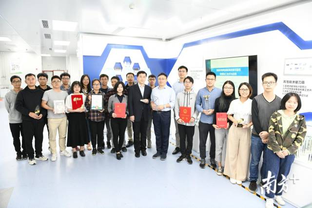 IMT-印制电路板先进加工工艺及装备研发团队合影 IMT-印制电路板先进加工工艺及装备研发团队合影