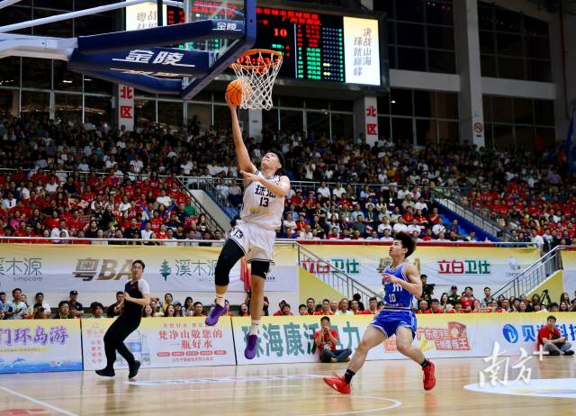 珠海队快攻得手。